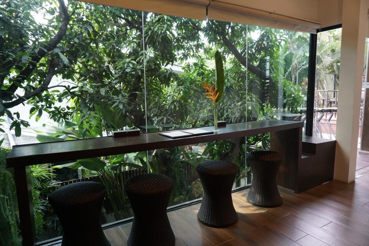 Third Rock Hostel Bangkok Exterior foto