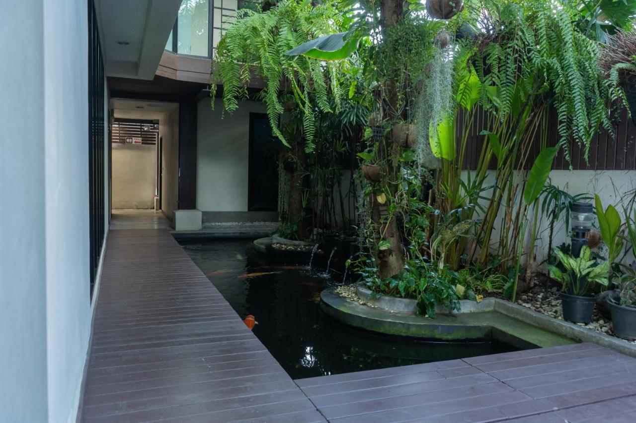 Third Rock Hostel Bangkok Exterior foto